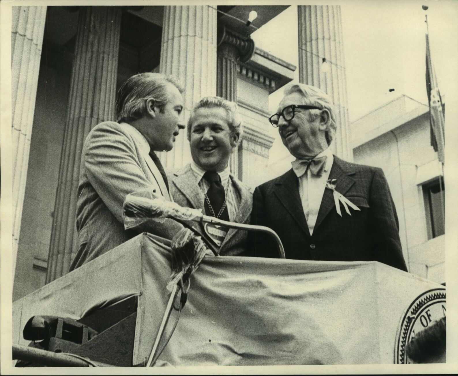 1972 Press Photo Edwin Edwards, Moon Landrieu and Tom Clark outside City Hall